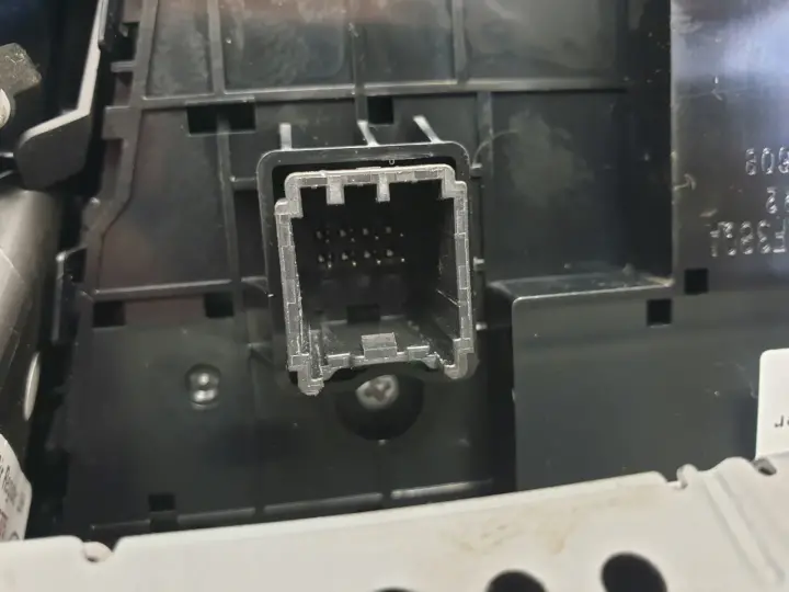 Ford Fiesta MK7 VII Lift RADIOODTWATRZACZ Panel