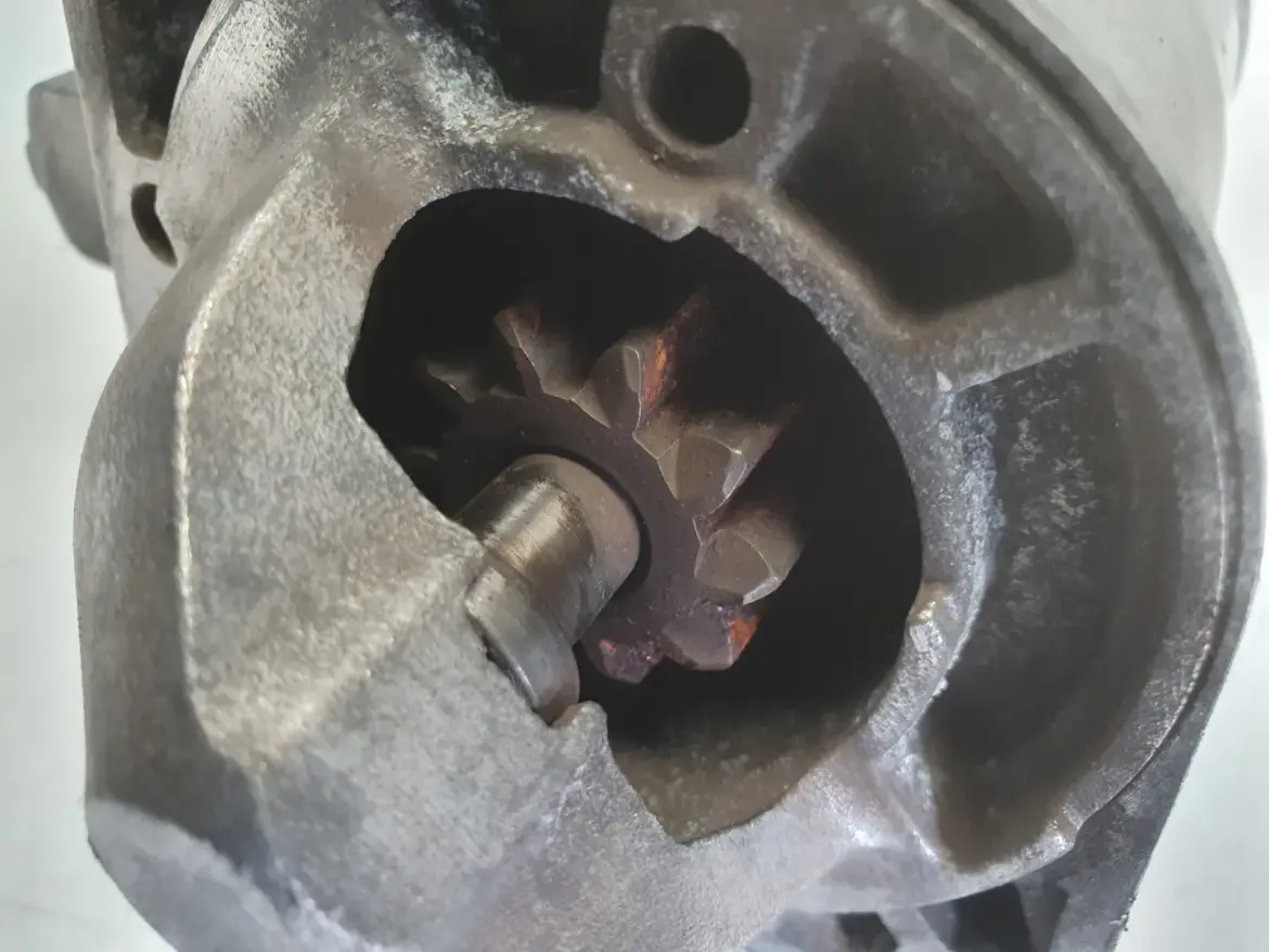 Opel Vectra C 1.9 CDTI ROZRUSZNIK 55352882 M001T30171