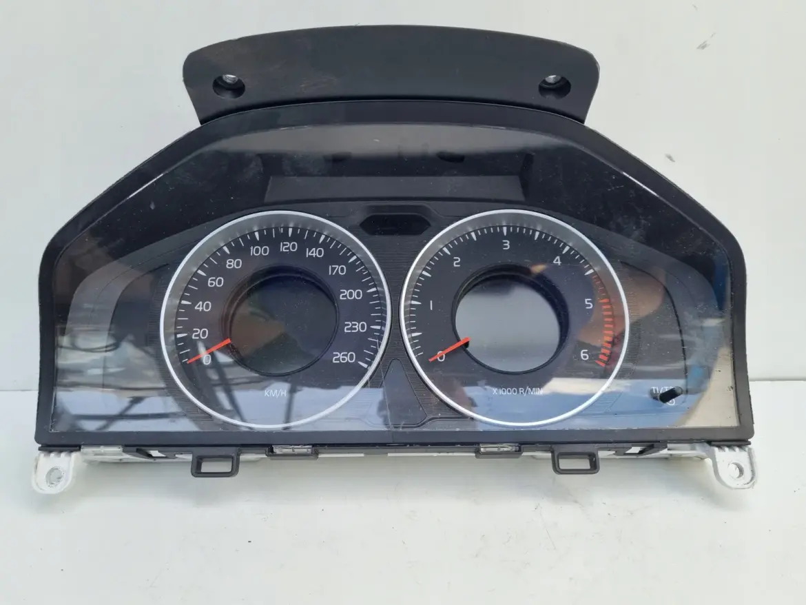 Volvo XC60 I V60 I S60 II 2.4 D5 LICZNIK ZEGARY Europa 31327581AA diesel
