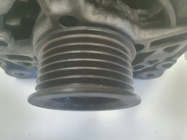 VW Golf V 1.6 FSI ALTERNATOR 03C903023D
