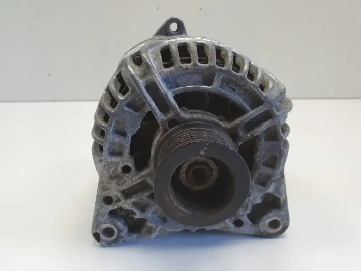 Renault Megane III 1.9 dCi ALTERNATOR 0124525151 150A bosch 8200660041