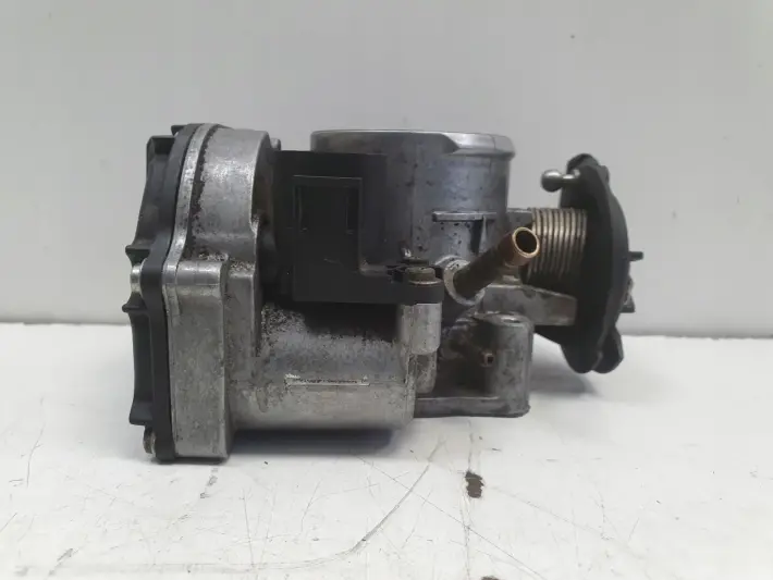 Audi A4 B5 1.8 20V PRZEPUSTNICA 058133063