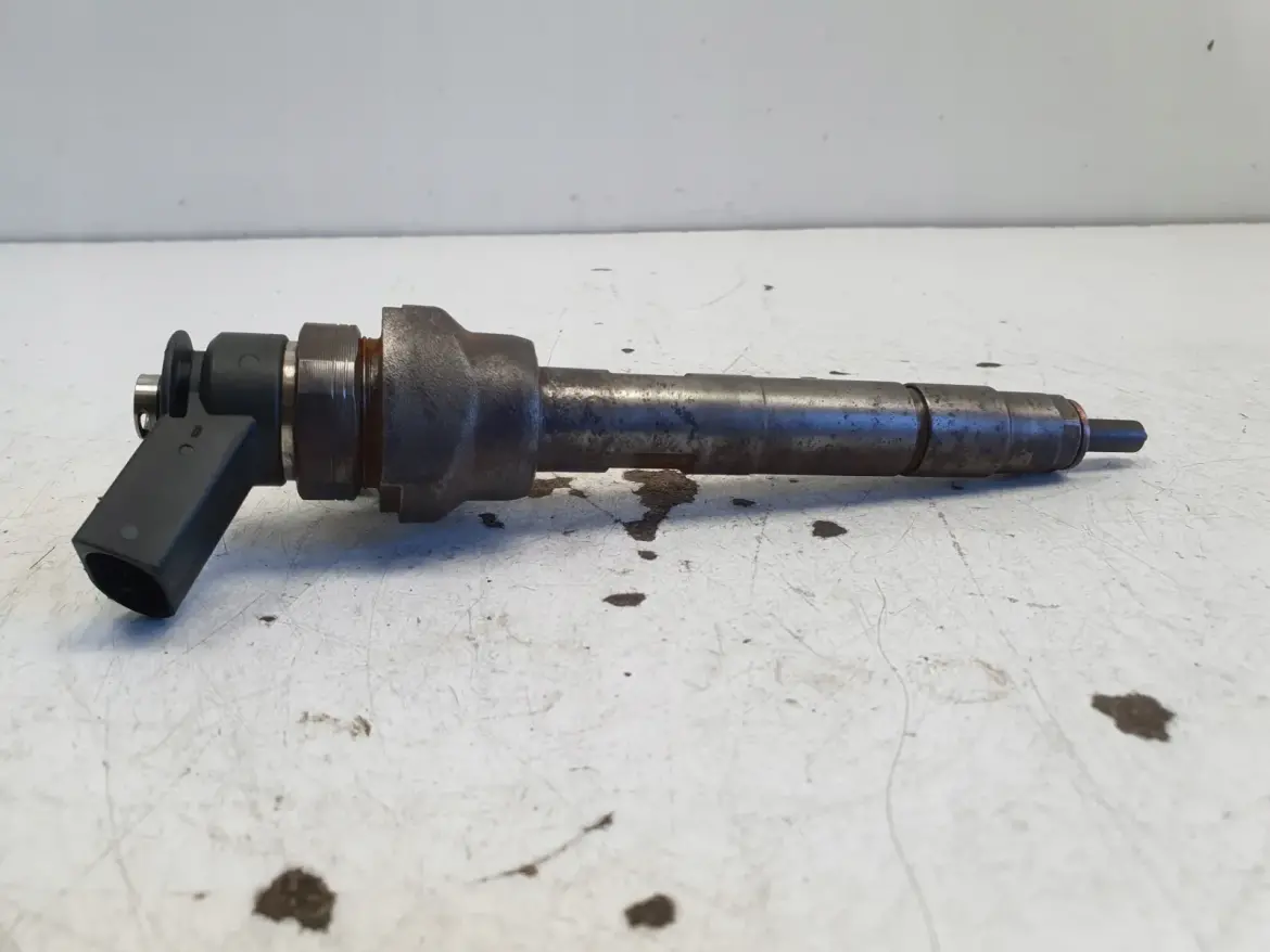 BMW E87 E90 E91 2.0 D WTRYSKIWACZ wtrysk 0445110289