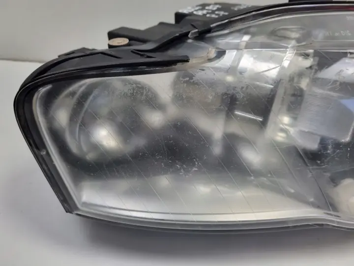 Audi A4 B7 04-08r PRZEDNIA LAMPA PRAWA PRAWY PRZÓD 1305630462
