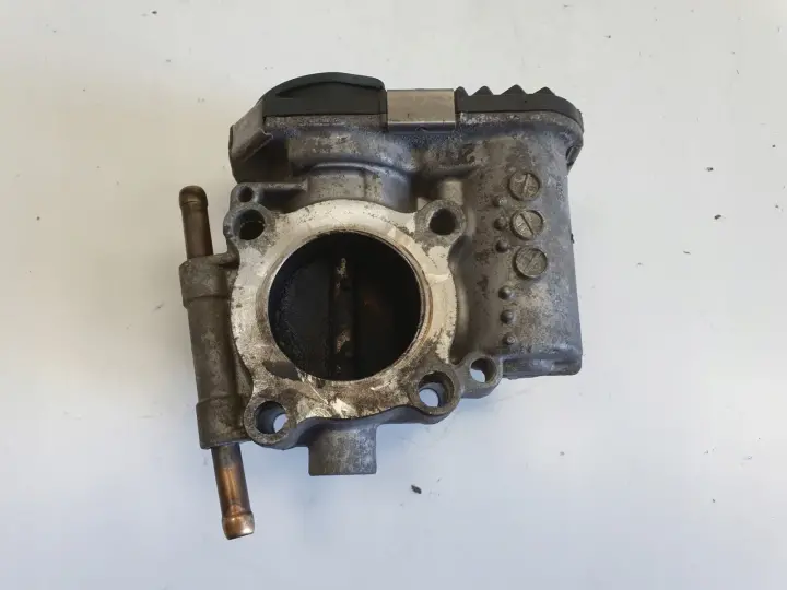 Opel Corsa D 1.0 12V PRZEPUSTNICA 55563385 0280750484