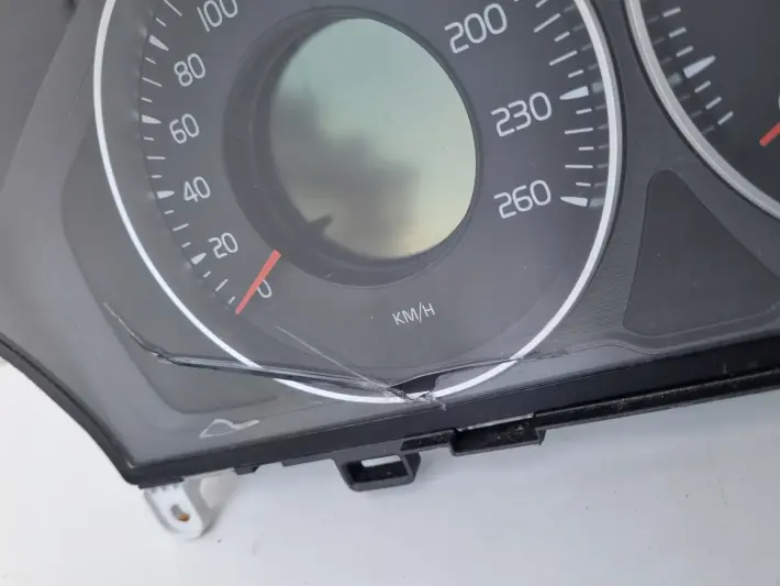 Volvo S60 II V60 I 2.0 D diesel LICZNIK ZEGARY 31343323AA Europa