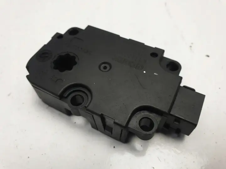 Mercedes A205 W205 SILNICZEK NAGRZEWNICY K11119A01