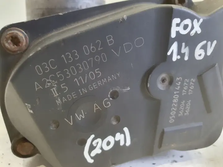 VW Fox 1.4 8V PRZEPUSTNICA 03C133062B