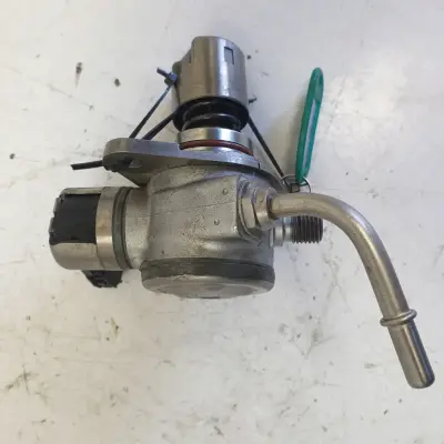 Volvo V60 2.0 T POMPA WTRYSKOWA paliwa 31437903