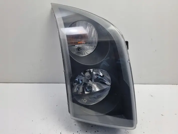 VW Crafter PRZEDNIA LAMPA PRAWA prawy przód EUROPA