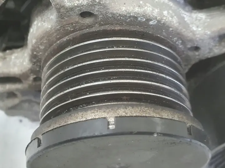 BMW E87 E90 2.0 i ALTERNATOR 0121715017