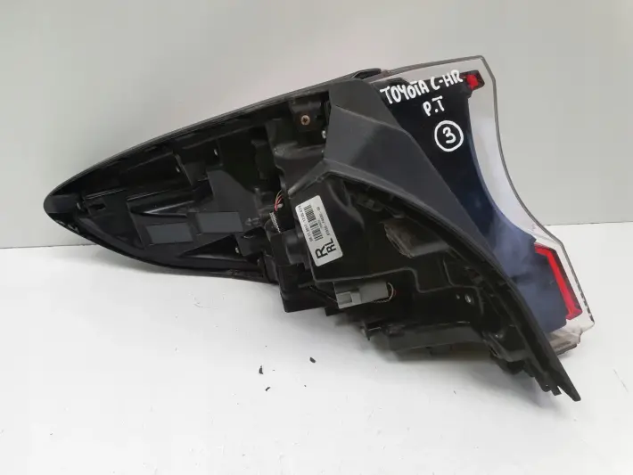 Toyota CHR C-HR TYLNIA TYLNA LAMPA PRAWA prawy tył pasażera 81550-F4030-00