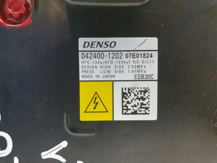 Toyota Corolla E21 SPRĘŻARKA KLIMATYZACJI kompresor 042400-1202