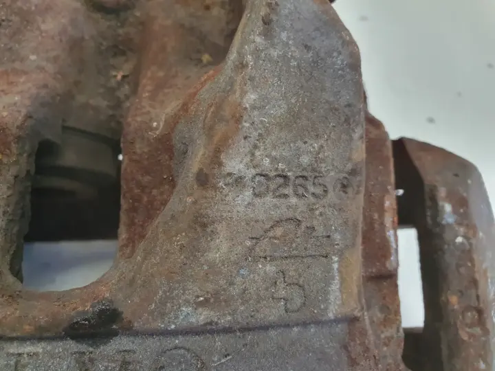 Volvo XC60 I PRZEDNI ZACISK HAMULCOWY lewy przód kierowcy 927