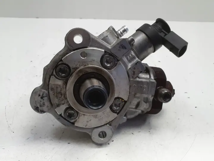 BMW F10 F11 2.0 D POMPA WTRYSKOWA 0445010517