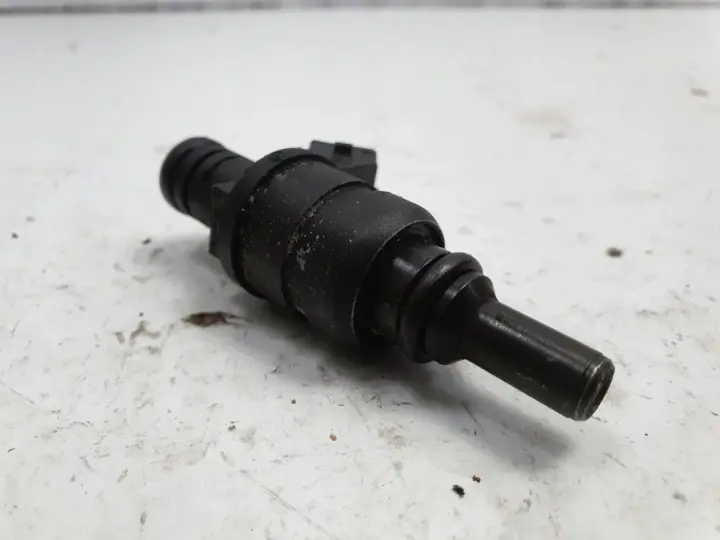 Audi A3 8L 1.8 20V WTRYSKIWACZ wtrysk 06A906031D