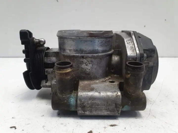 VW Passat B5 1.8 20V PRZEPUSTNICA 058133063H