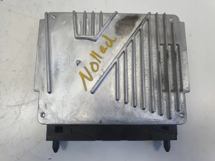 Volvo V70 II 2.4 BENZYNA KOMPUTER SILNIKA sterownik 30684877 079700-9540