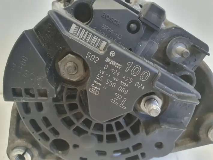 Opel Corsa D 1.4 16V ALTERNATOR bosch 0124425024 100A
