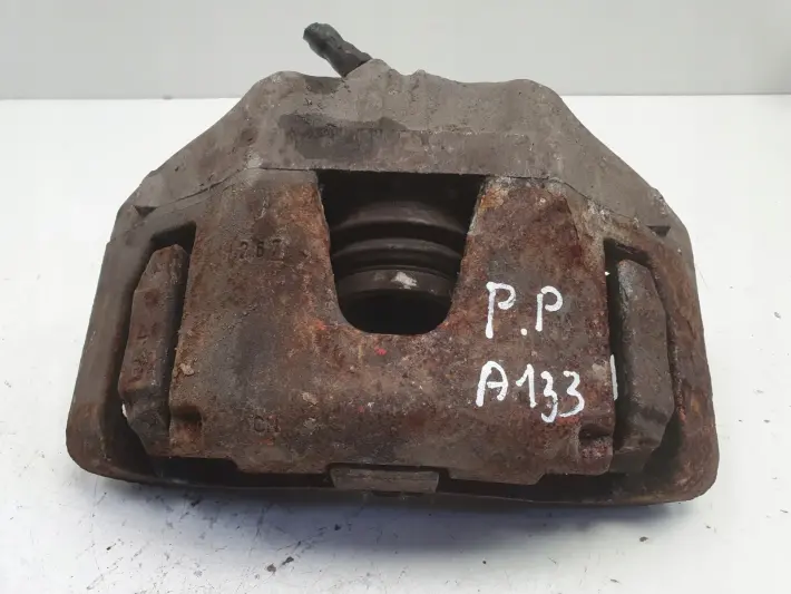 Volvo V40 II PRZEDNI ZACISK HAMULCOWY prawy przód PASAŻERA P.P 976