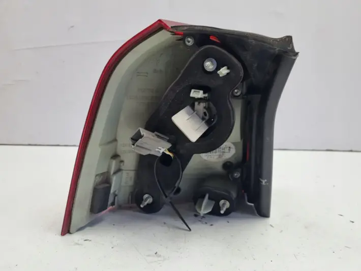 Volvo V70 III XC70 TYLNIA TYLNA LAMPA PRAWA prawy tył LED 31276840