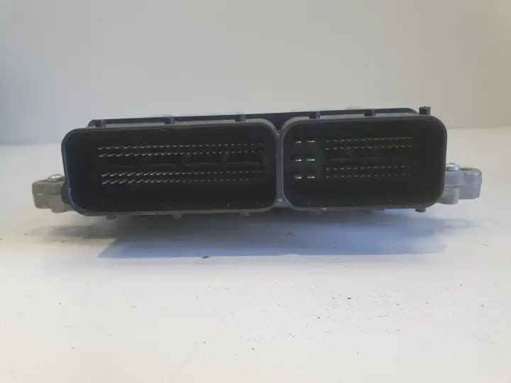 Volvo V40 II 2.0 D3 STEROWNIK SILNIKA komputer 31336983 0281018414