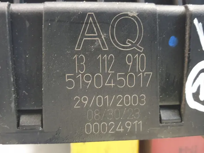 Vectra C 2.0 DTI SKRZYNKA BEZPIECZNIKÓW 13112910