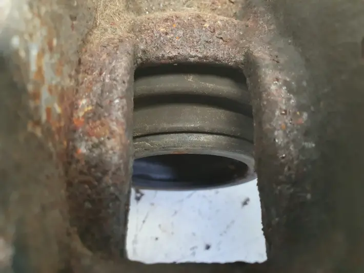 Volvo S60 II V60 I PRZEDNI ZACISK HAMULCOWY prawy przód pasażera 31471664