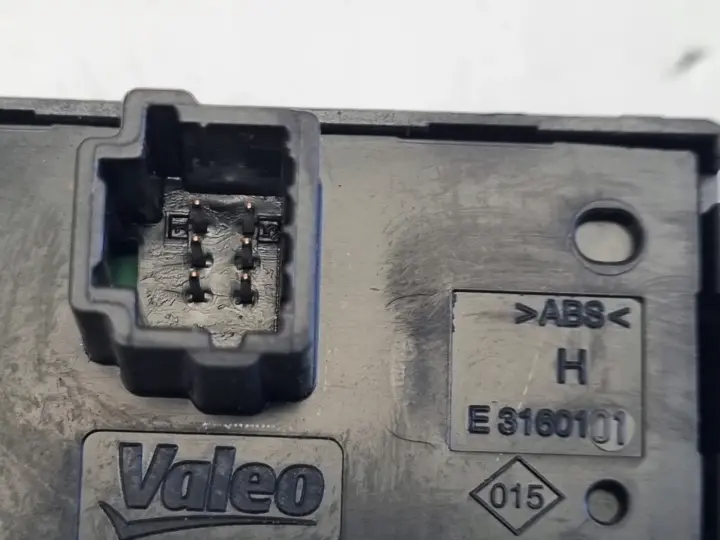 Renault Clio III Kangoo II PANEL ŚWIATEŁ AWARYJNYCH Przełącznik E3160101