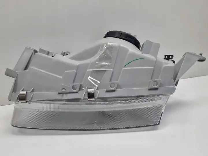 Mazda 323S 323 S V BA 94-98r PRZEDNIA LAMPA PRAWA PRAWY PRZÓD nowa