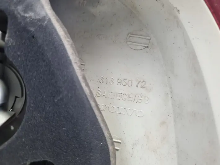 Volvo V70 III XC70 TYLNIA TYLNA LAMPA LEWA lewy tył LED 31395072