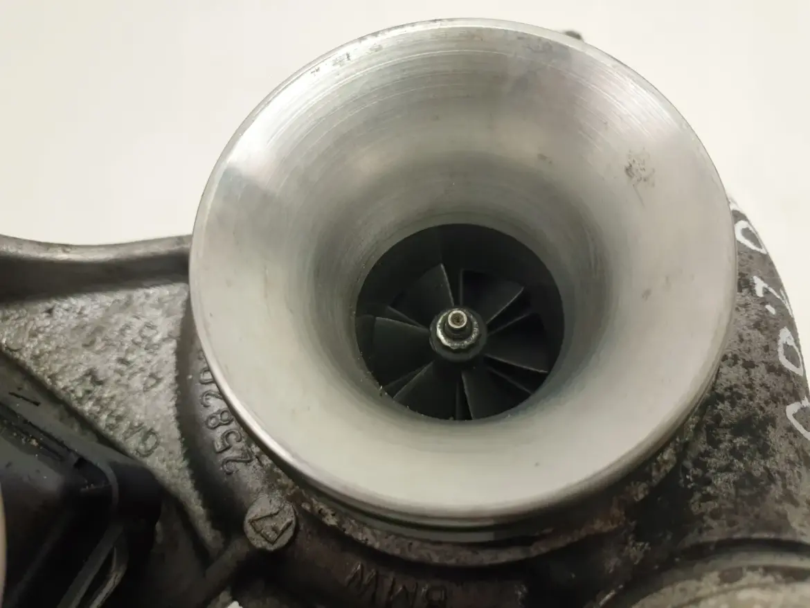 BMW E90 E91 2.0 D TURBOSPRĘŻARKA turbo 7800594C