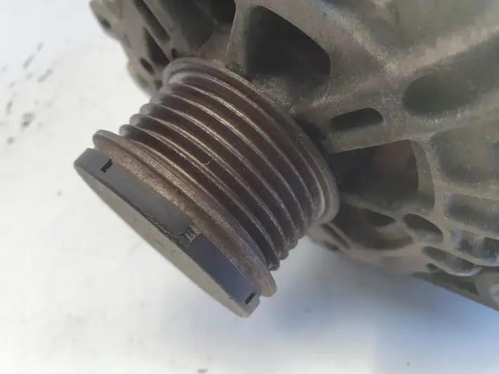 Renault Koleos 2.5 16V ALTERNATOR 110A 23100-JA02A valeo