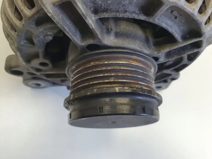 Audi A4 B7 1.9 TDI ALTERNATOR BOSCH