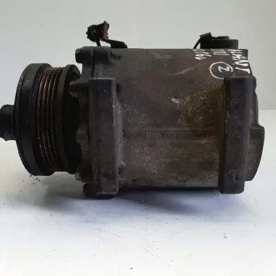 Mitsubishi Galant VIII 2.0 16V SPRĘZARKA KLIMATYZACJI MR500268