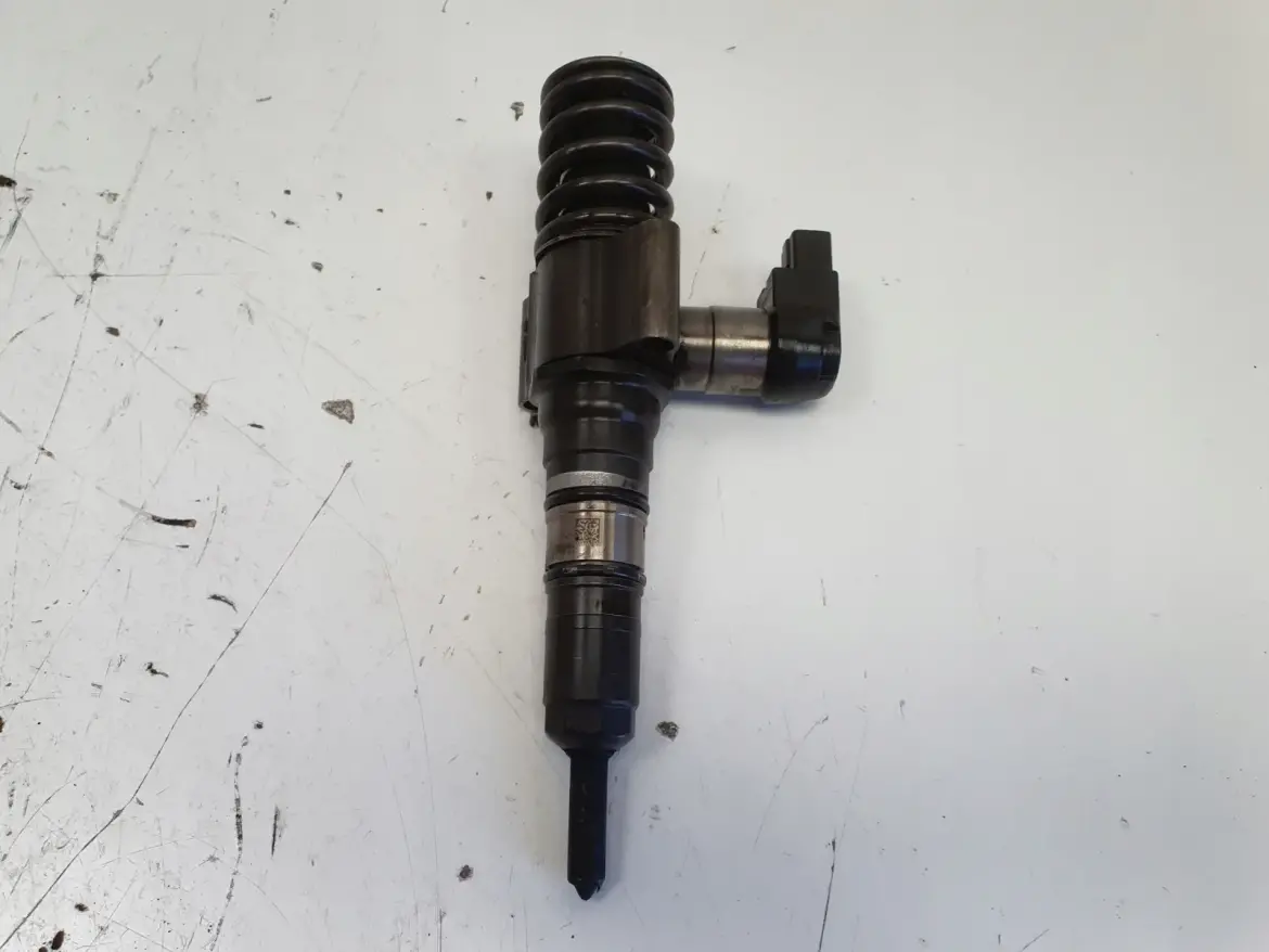 VW Passat B6 2.0 TDI POMPOWTRYSKIWACZ wtrysk 03G130073T