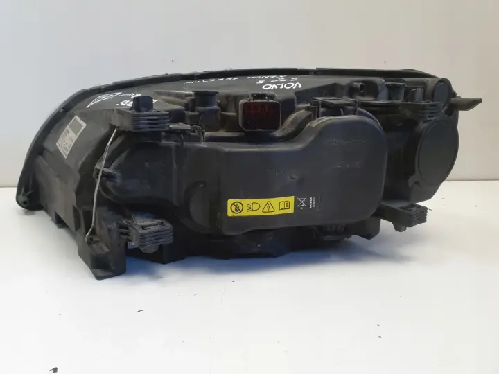 Volvo S80 II V70 III 06-16r PRZEDNIA LAMPA PRAWA PRAWY PRZÓD skręt 31353533