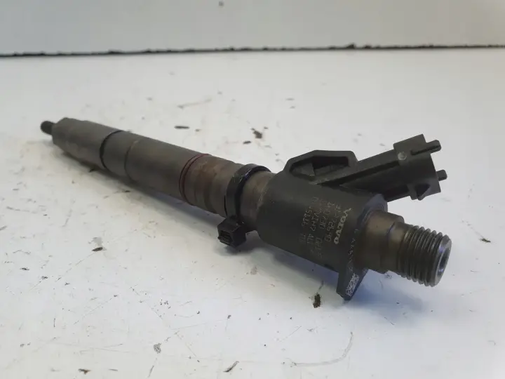 Volvo V70 III S80 II XC60 2.4 D5 WTRYSKIWACZ wtrysk 31272690 0445116016