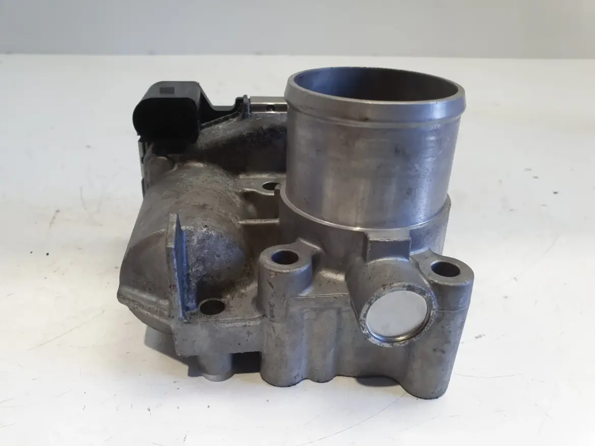 Opel Vivaro Trafic 2.0 DCI ROZRUSZNIK 0281002681 bosch 8200330810