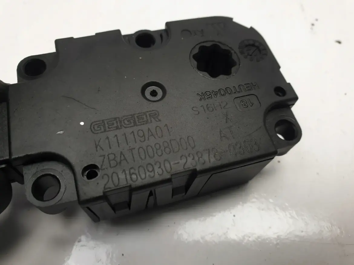 Mercedes A205 W205 SILNICZEK NAGRZEWNICY K11119A01