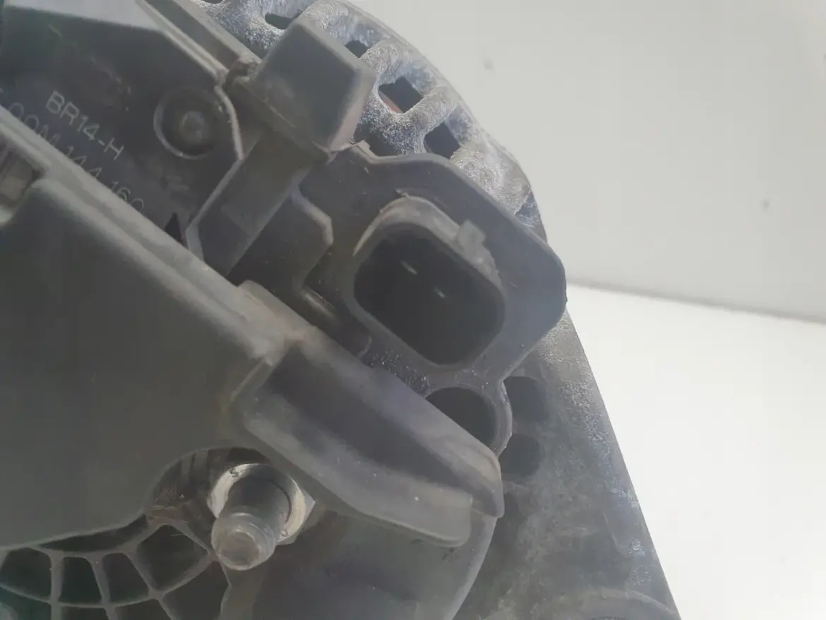Opel Corsa D 1.4 16V ALTERNATOR bosch 0124425087 120A