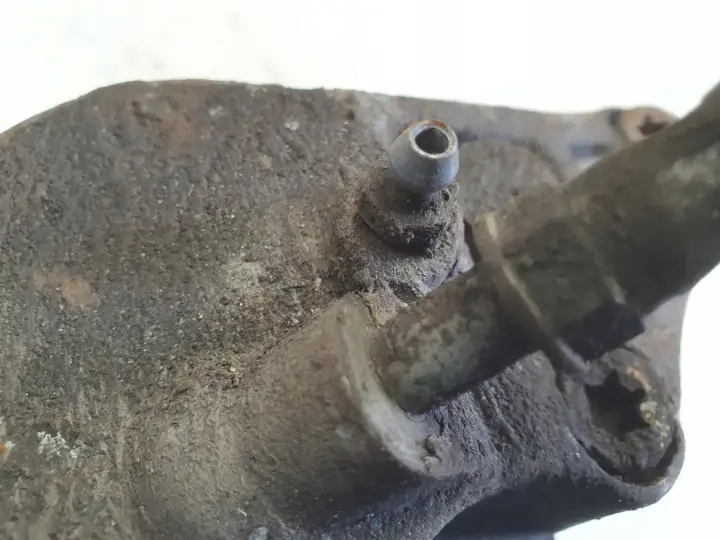 Volvo V40 II PRZEDNI ZACISK HAMULCOWY lewy przód KIEROWCY L.P 975