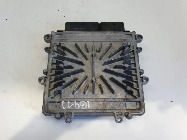 Volvo V40 II 2.0 D3 STEROWNIK SILNIKA komputer 31336983 0281018414