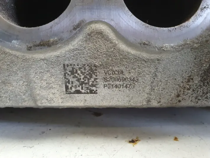 Volvo V60 2.0 T5 GŁOWICA CYLINDRÓW P31401473