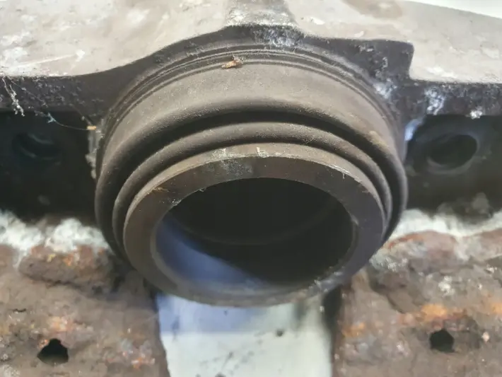 Volvo V40 II PRZEDNI ZACISK HAMULCOWY prawy przód PASAŻERA P.P 976