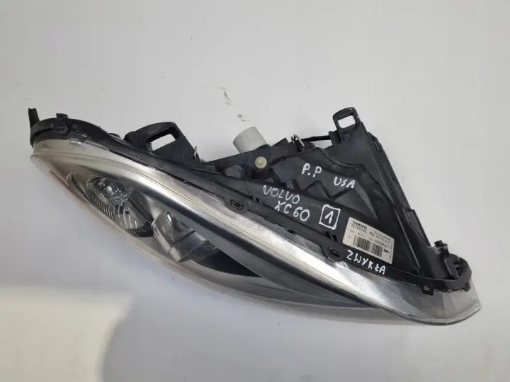 Volvo XC60 08-17r PRZEDNIA LAMPA PRAWA PRAWY PRZÓD 30763148