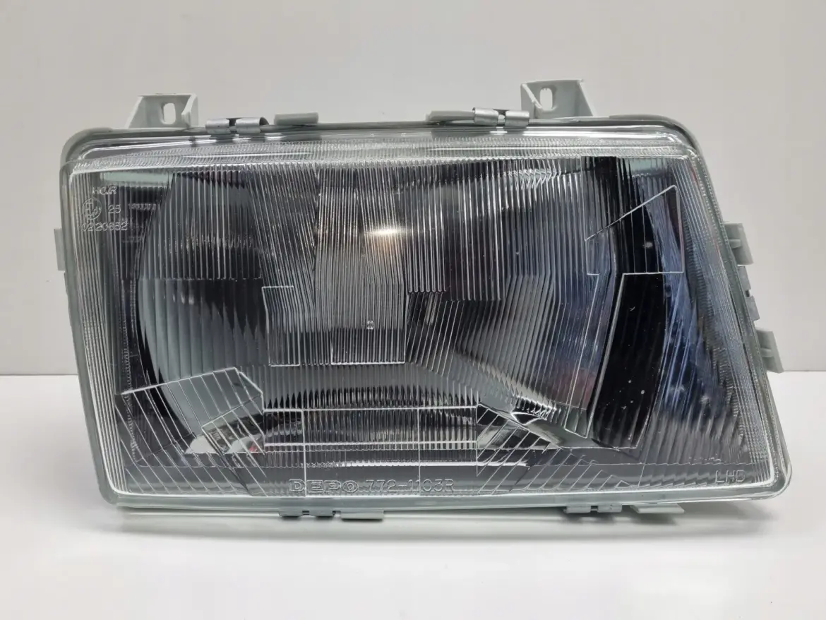 Saab 9000 84-91r PRZEDNIA LAMPA PRAWA PRAWY PRZÓD nowa europa