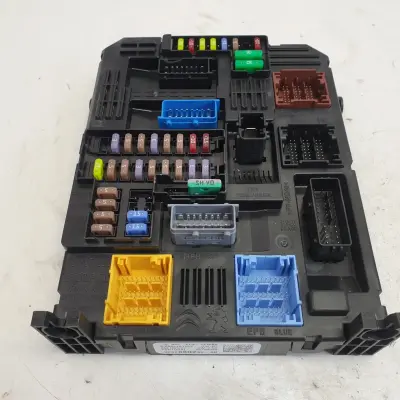 Opel Corsa F 1.2 12V MODUŁ BSI Skrzynka 9832880280