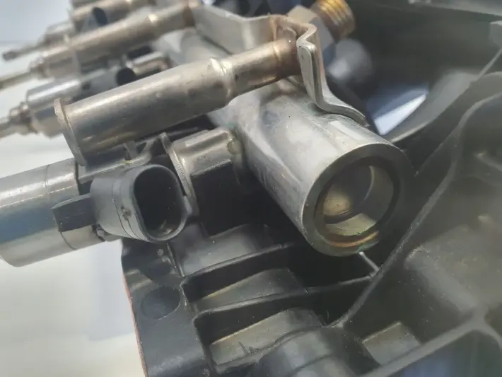 Audi A4 B8 2.0 TFSI KOLEKTOR SSĄCY 06H133185T