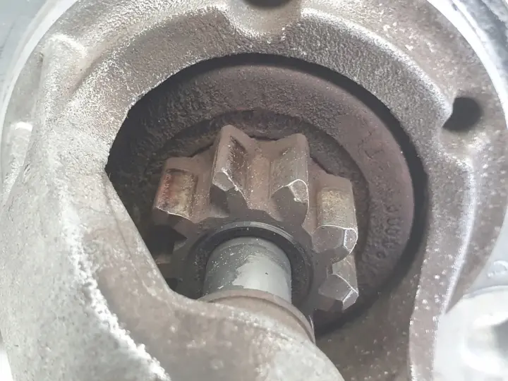 BMW E90 2.5 i ROZRUSZNIK 0001107424 bosch